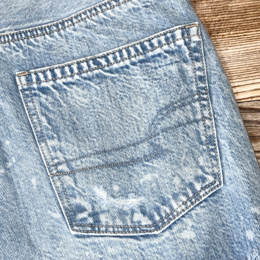 American Eagle Mom Jeans Womens Size 4 Distressed Ripped Light Wash Denim - Picture 8 of 10